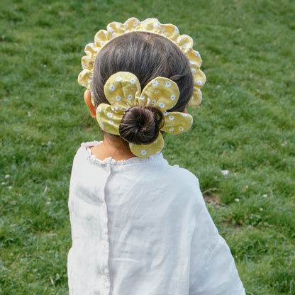 Scrunchie - Darling Daisy