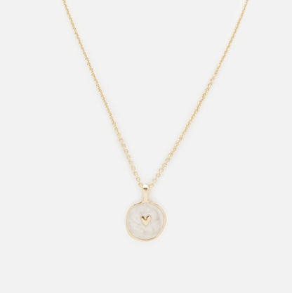 Gold-plated necklace with small heart on pearly white