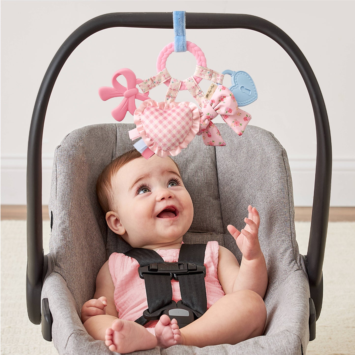 Itzy Bow Bitzy Busy Ring™